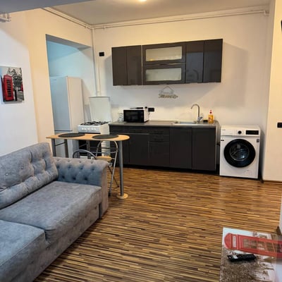 Alquiler de un cómodo apartamento de 2 habitaciones, 55 m², Constanța, Rumanía